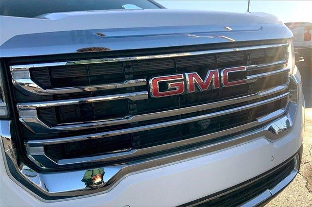 2023 GMC Acadia Vehicle Photo in TOPEKA, KS 66609-0000