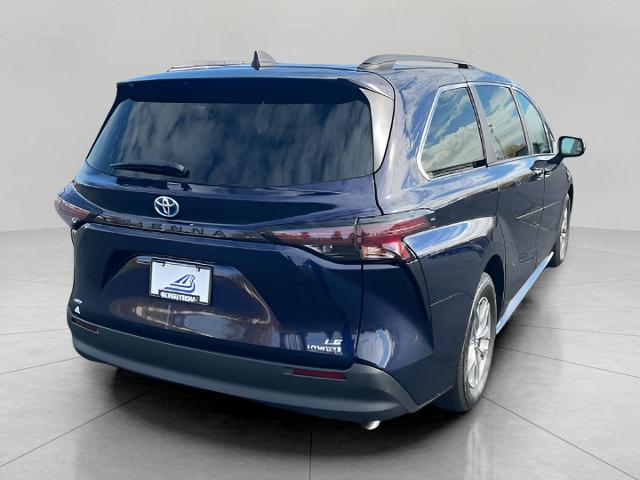 2023 Toyota Sienna Vehicle Photo in Green Bay, WI 54304