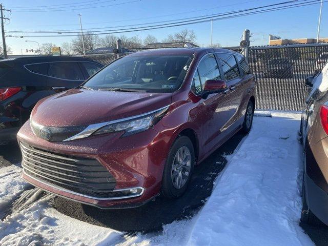 2023 Toyota Sienna Vehicle Photo in Philadelphia, PA 19116