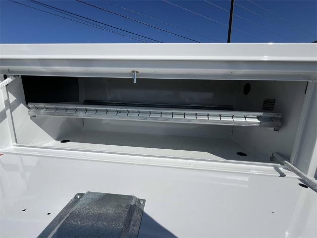 2024 Chevrolet Silverado 3500 HD Chassis Cab Vehicle Photo in ALCOA, TN 37701-3235