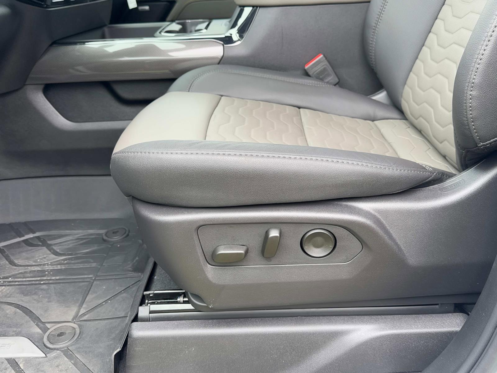 2025 Chevrolet Silverado 2500 HD Vehicle Photo in LOS ANGELES, CA 90007-3794