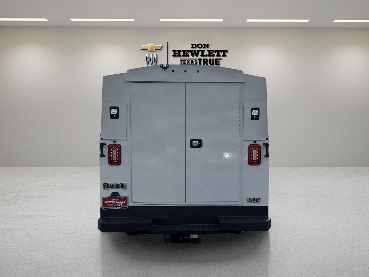2025 Chevrolet Express Cutaway 3500 Vehicle Photo in GEORGETOWN, TX 78626-7508