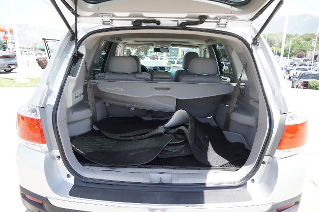 2013 Toyota Highlander Vehicle Photo in Riverdale, UT 84405