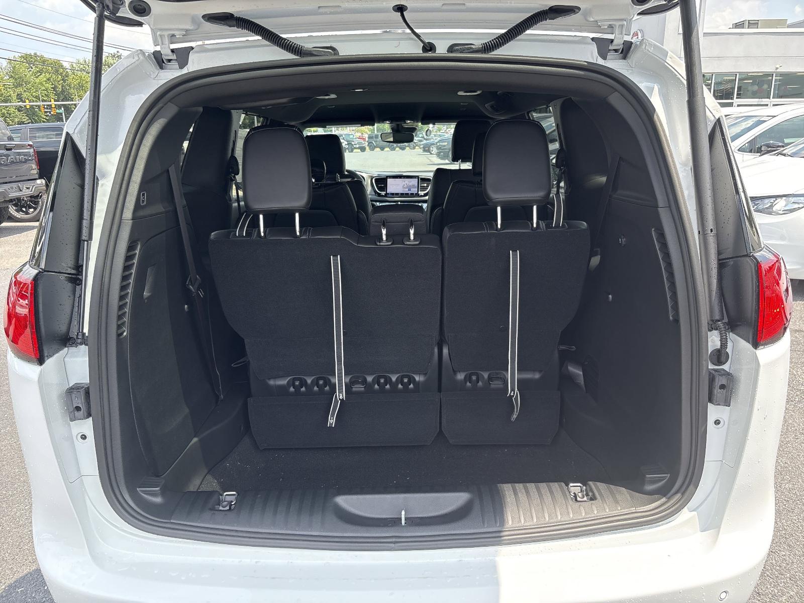 2025 Chrysler Voyager Vehicle Photo in Mechanicsburg, PA 17050-1707