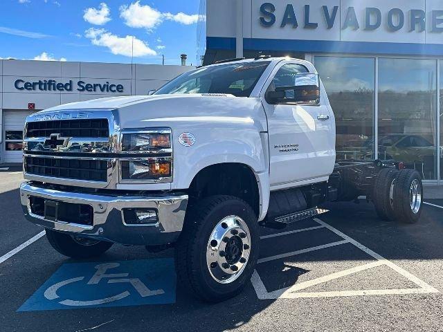 2024 Chevrolet Silverado 5500 HD Vehicle Photo in GARDNER, MA 01440-3110