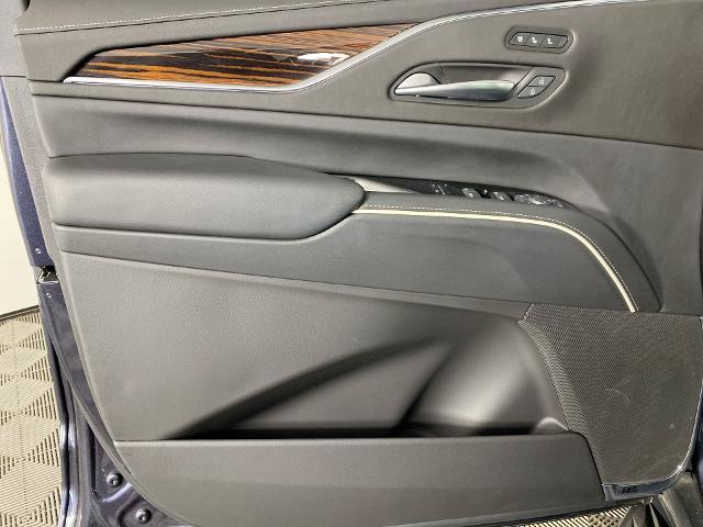 2022 Cadillac Escalade Vehicle Photo in ALLIANCE, OH 44601-4622