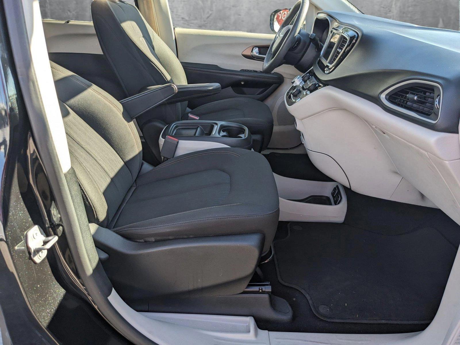 2018 Chrysler Pacifica Vehicle Photo in MIAMI, FL 33172-3015