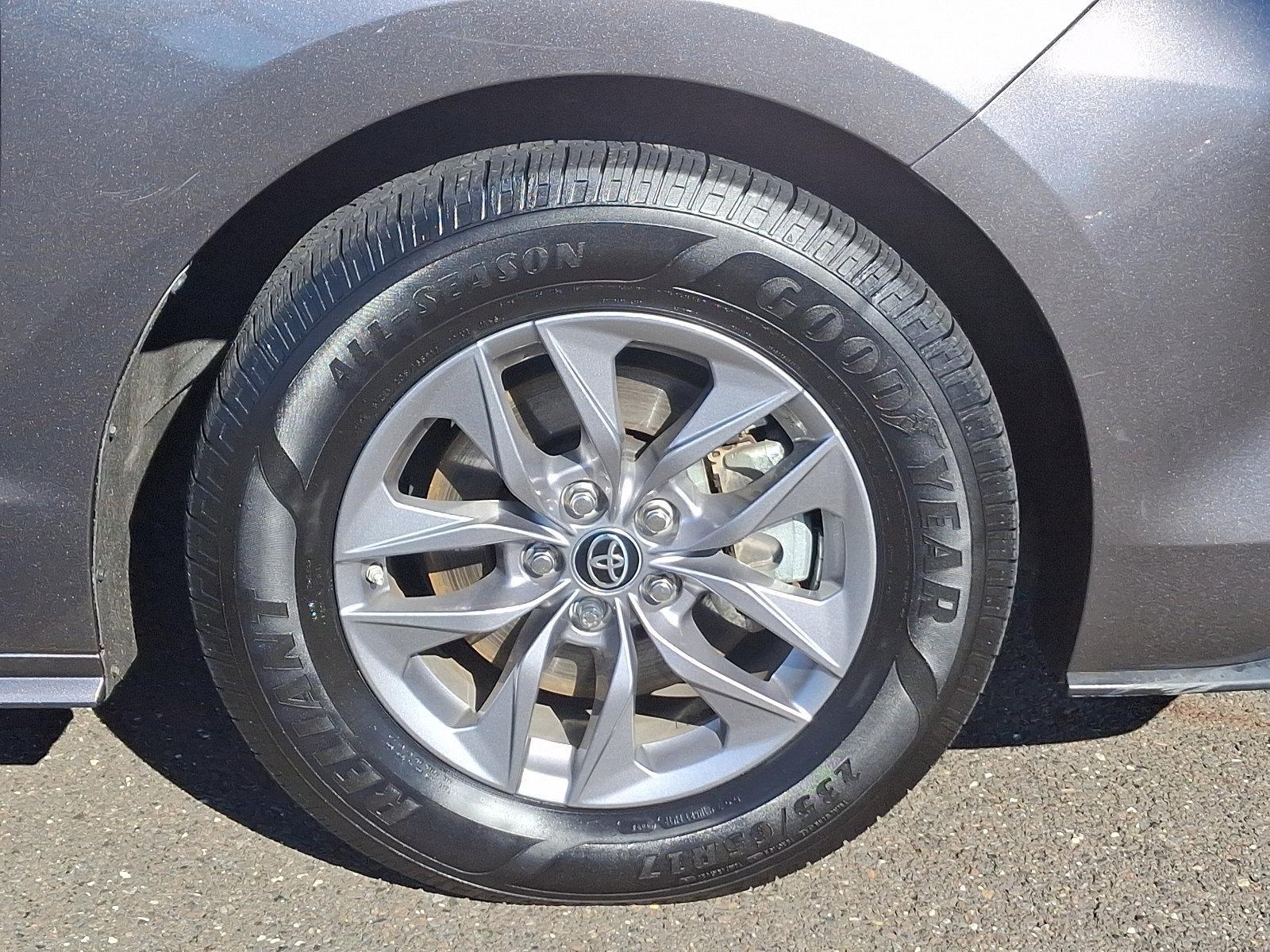 2022 Toyota Sienna Vehicle Photo in Trevose, PA 19053