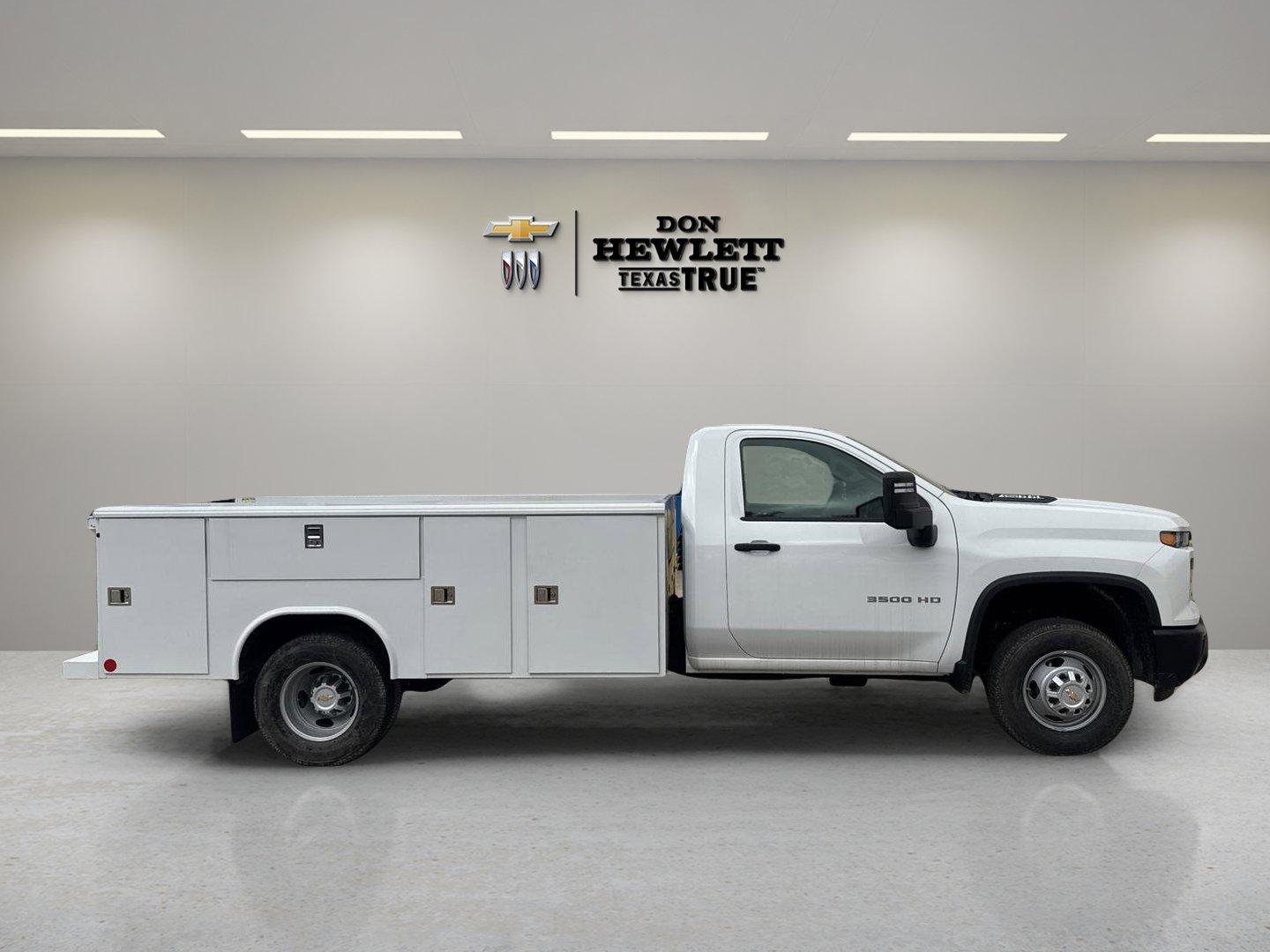 2024 Chevrolet Silverado 3500 HD Chassis Cab Vehicle Photo in GEORGETOWN, TX 78626-7508