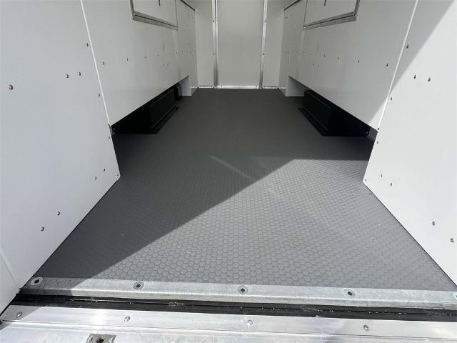2025 Chevrolet Express Cutaway 3500 Vehicle Photo in ALCOA, TN 37701-3235