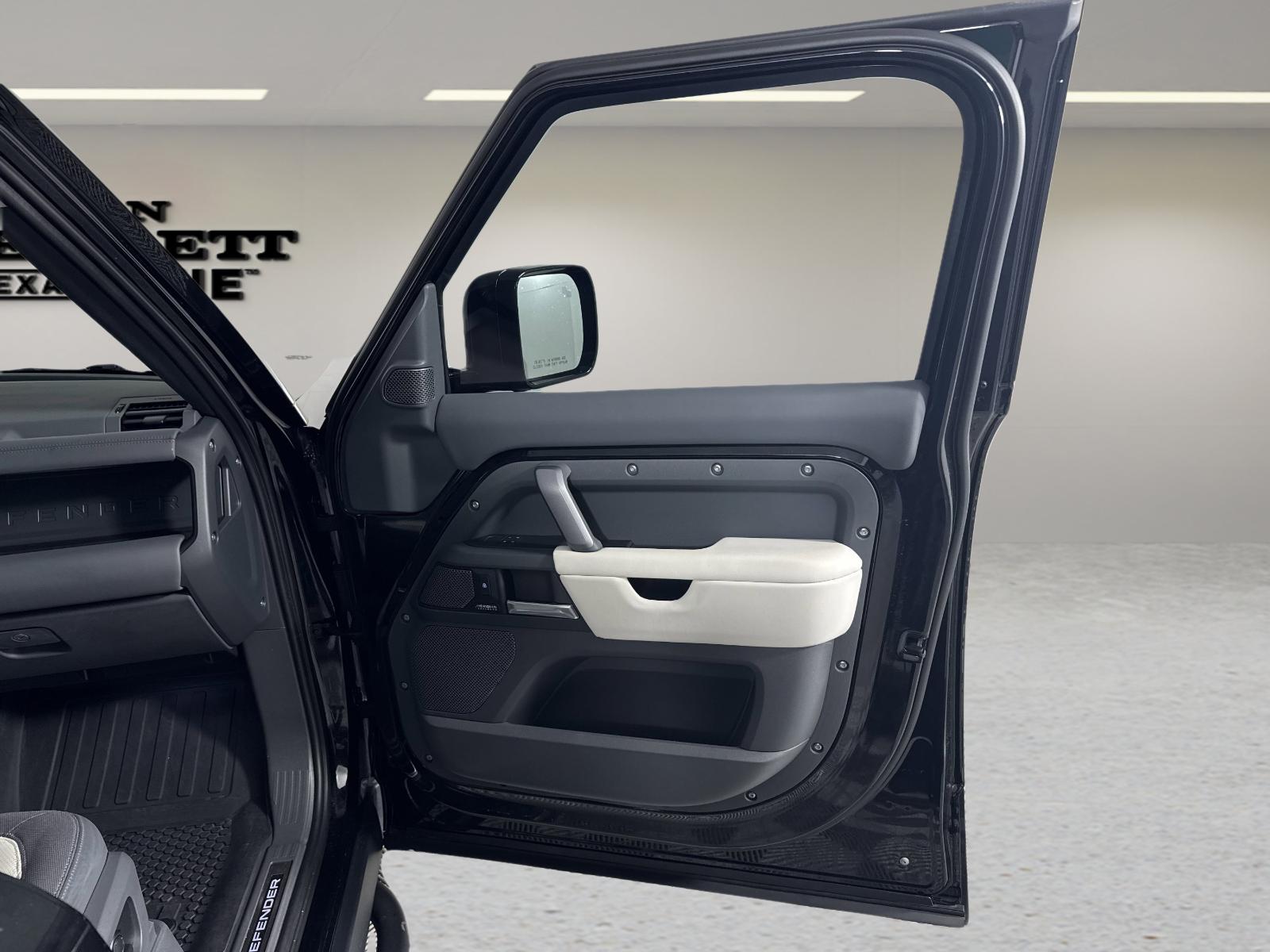 2024 Land Rover Defender Vehicle Photo in GEORGETOWN, TX 78626-7508