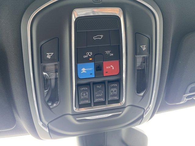 2025 Jeep Grand Cherokee Vehicle Photo in Doylsetown, PA 18901