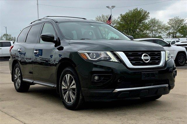 2018 Nissan Pathfinder Vehicle Photo in TOPEKA, KS 66609-0000