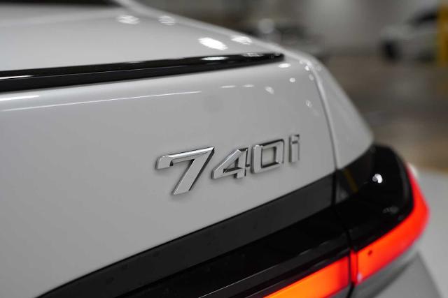 2023 BMW 740i Vehicle Photo in GRAPEVINE, TX 76051