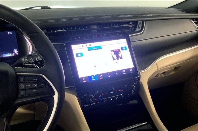 2023 Jeep Grand Cherokee L Vehicle Photo in KANSAS CITY, MO 64114-4545