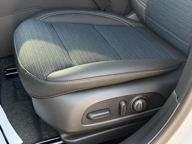 2025 Buick Envista Vehicle Photo in COLUMBIA, MO 65203-3903