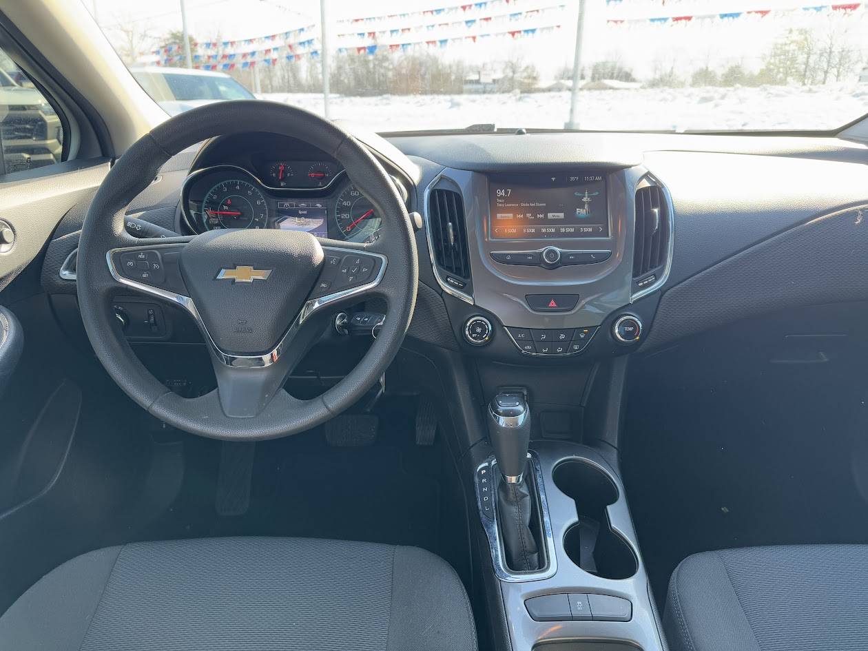 2018 Chevrolet Cruze Vehicle Photo in BOONVILLE, IN 47601-9633