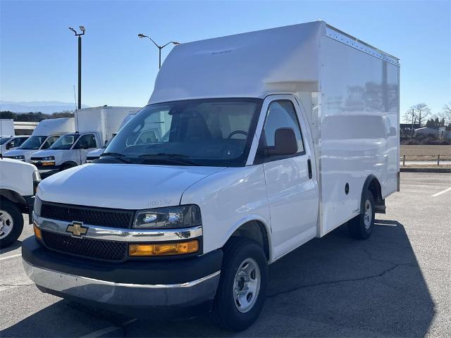 2025 Chevrolet Express Cutaway 3500 Vehicle Photo in ALCOA, TN 37701-3235