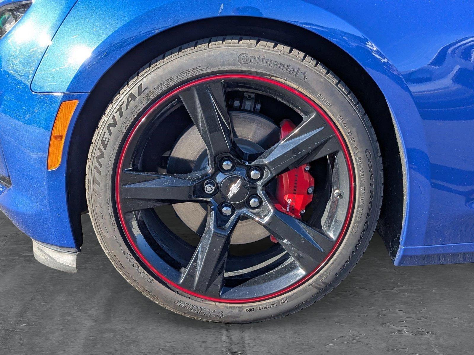 2021 Chevrolet Camaro Vehicle Photo in VALENCIA, CA 91355-1705