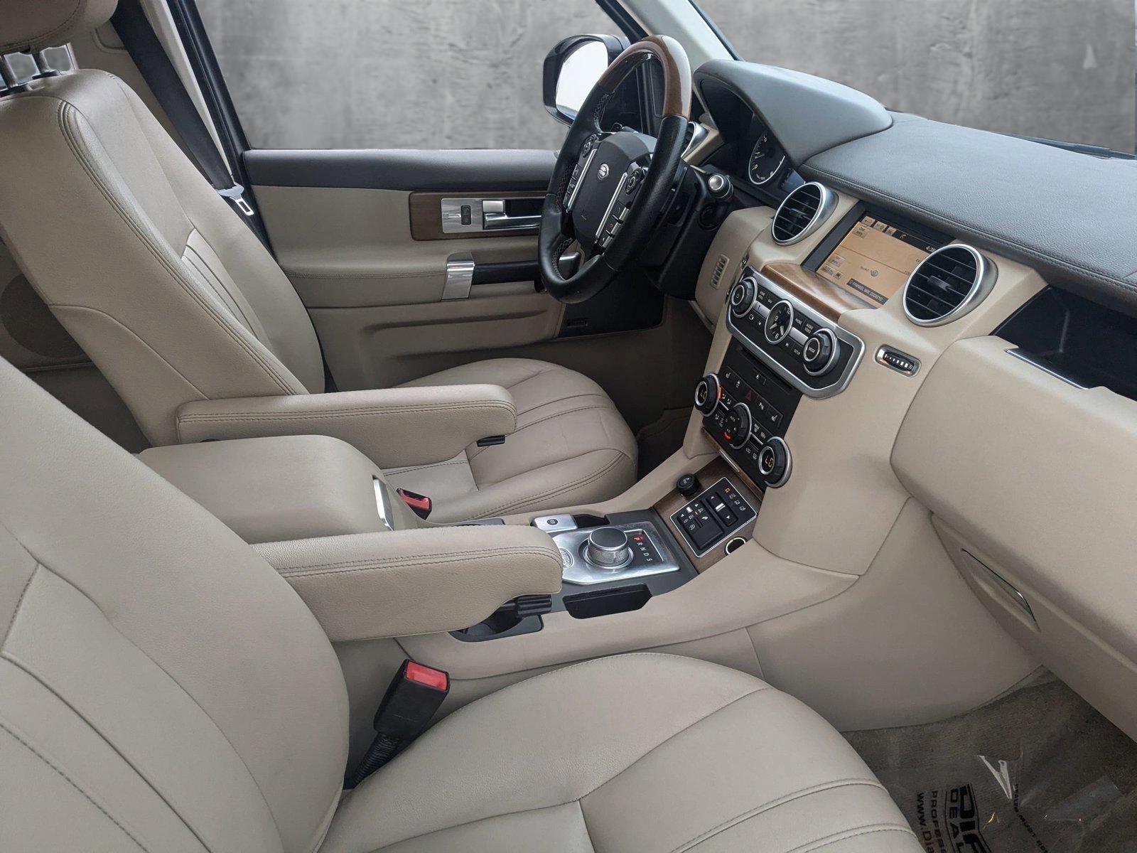 2016 Land Rover LR4 Vehicle Photo in Cockeysville, MD 21030