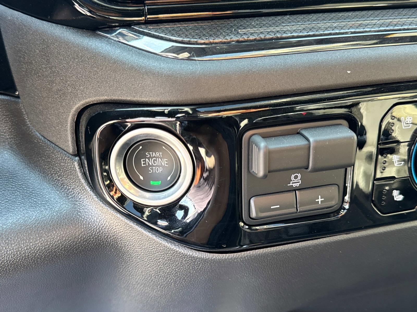 2025 Chevrolet Silverado 1500 Vehicle Photo in LOS ANGELES, CA 90007-3794