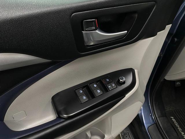 2018 Toyota Highlander Vehicle Photo in Appleton, WI 54913
