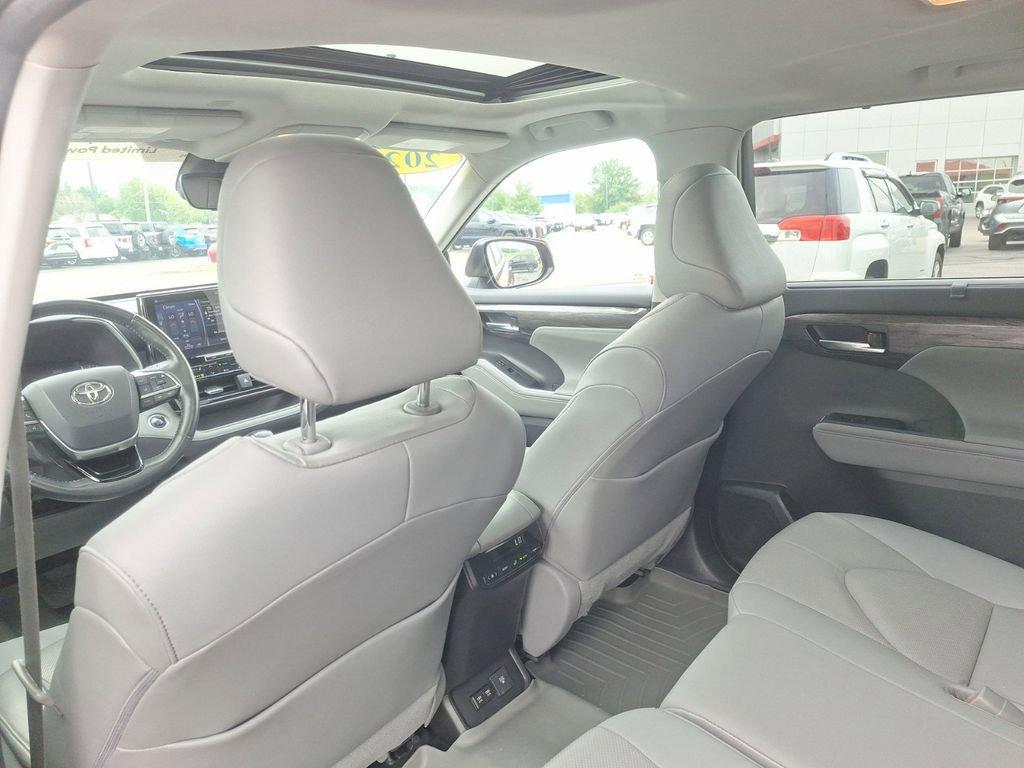 2020 Toyota Highlander Vehicle Photo in Marion, IA 52302