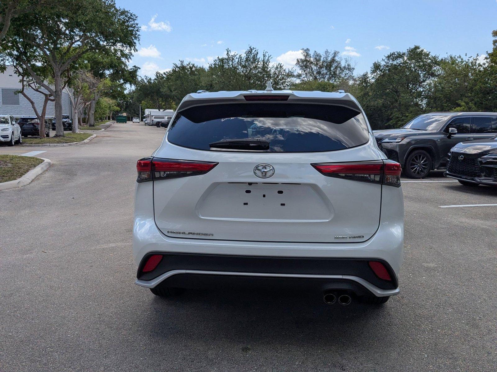 2022 Toyota Highlander Vehicle Photo in West Palm Beach, FL 33417