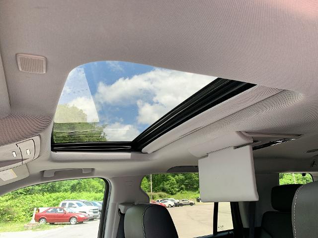 2018 Chevrolet Tahoe Vehicle Photo in MOON TOWNSHIP, PA 15108-2571
