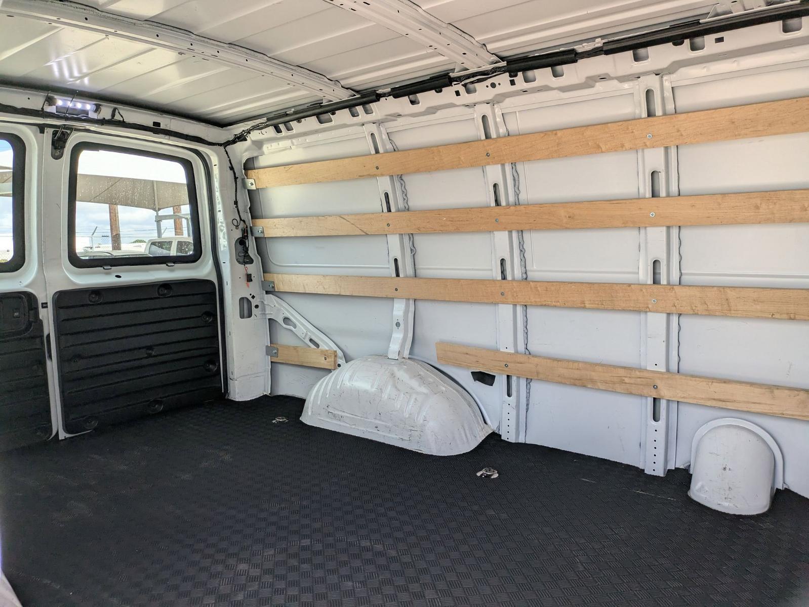 2023 Chevrolet Express Cargo 2500 Vehicle Photo in SELMA, TX 78154-1460