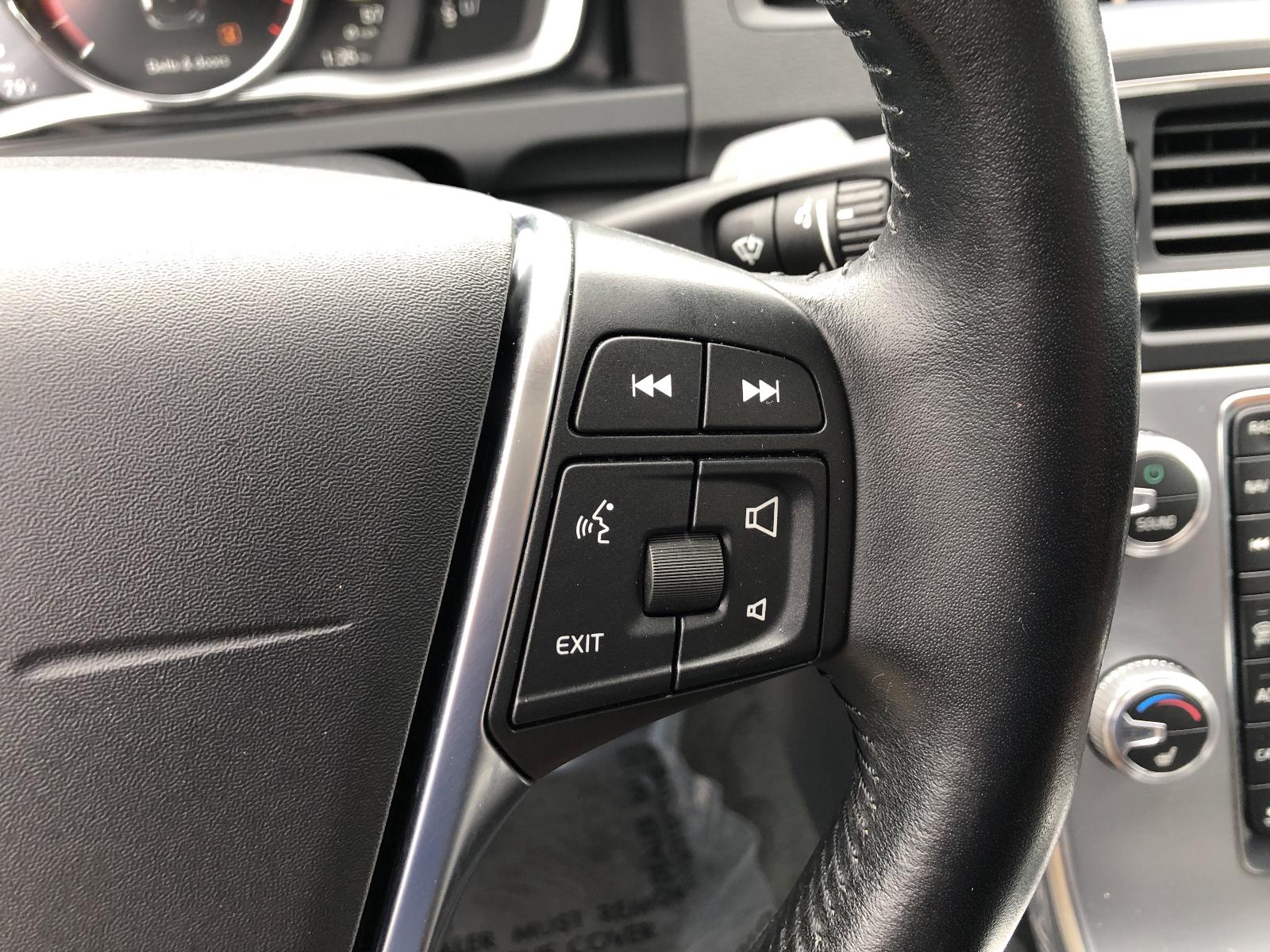 2017 Volvo V60 Cross Country Vehicle Photo in Mechanicsburg, PA 17050