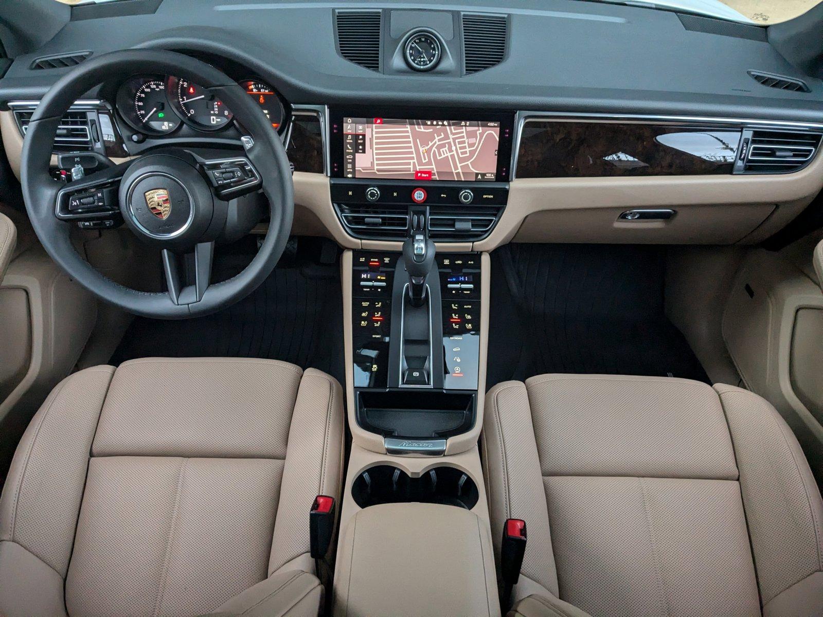 2024 Porsche Macan Vehicle Photo in Towson, MD 21204