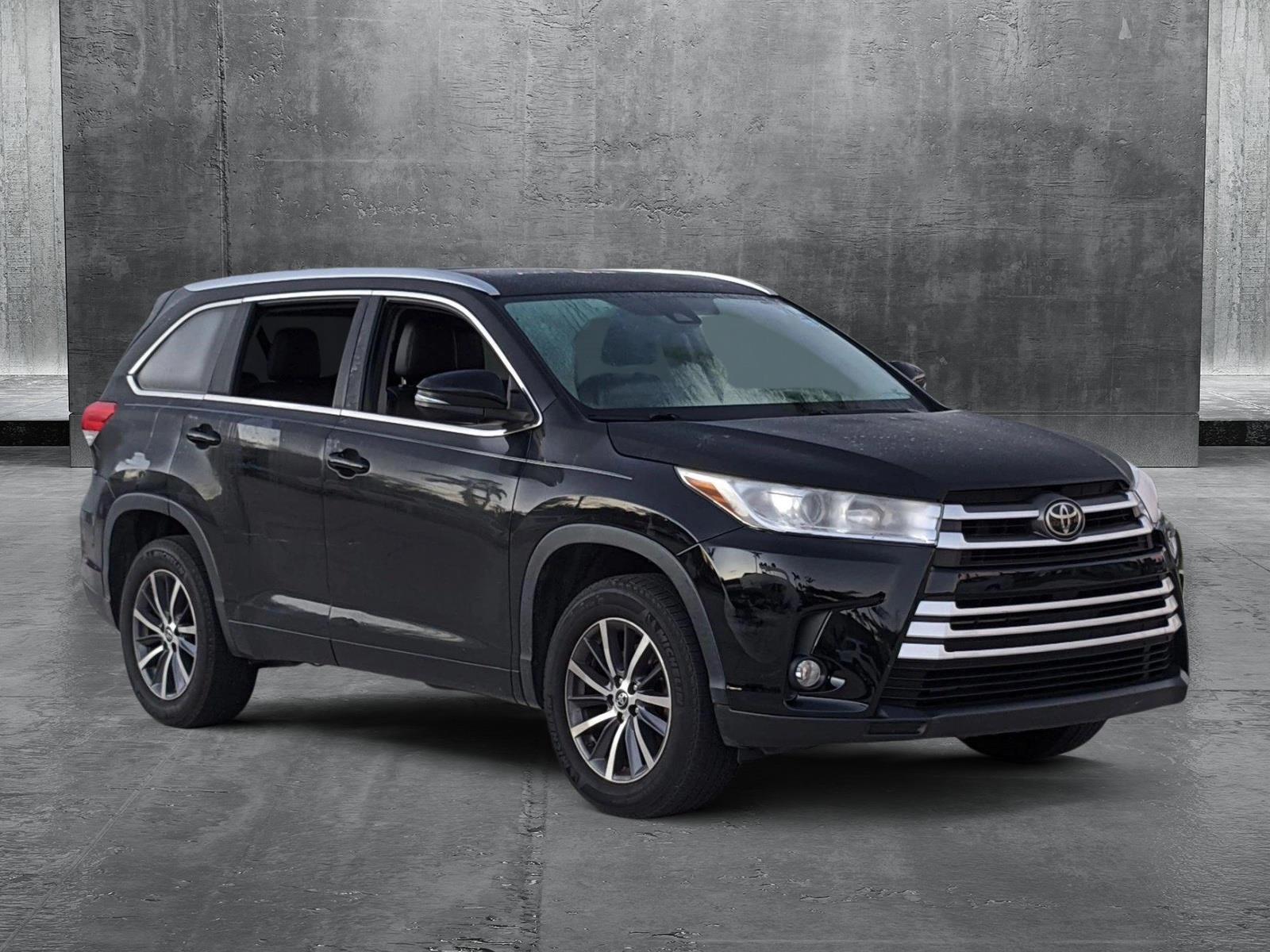 2017 Toyota Highlander Vehicle Photo in Davie, FL 33331