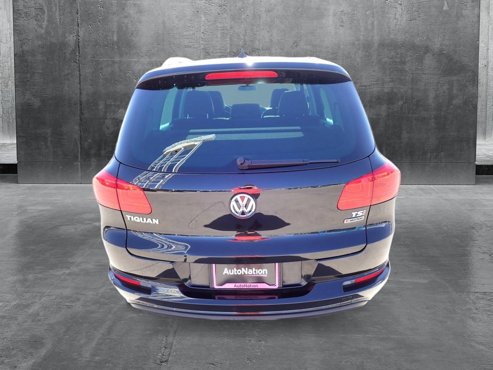 2017 Volkswagen Tiguan Vehicle Photo in DENVER, CO 80221-3610