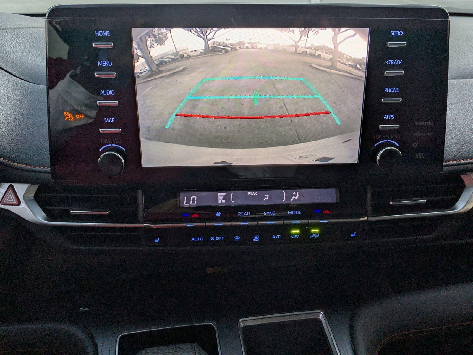2022 Toyota Sienna Vehicle Photo in Pembroke Pines , FL 33084