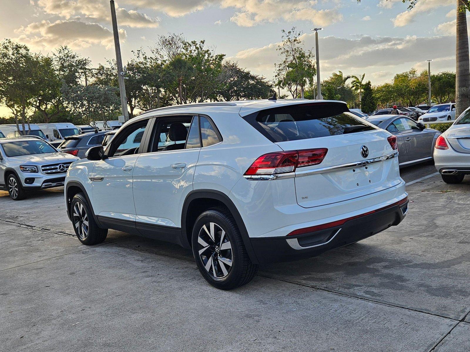 2022 Volkswagen Atlas Cross Sport Vehicle Photo in Pembroke Pines , FL 33027