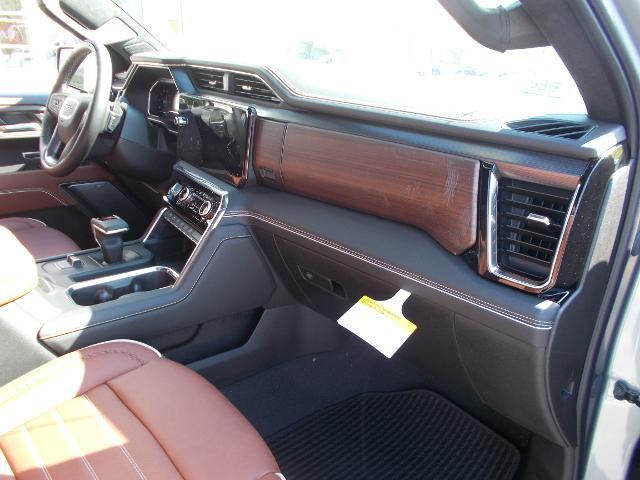 2025 GMC Sierra 1500 Vehicle Photo in LOWELL, MA 01852-4336