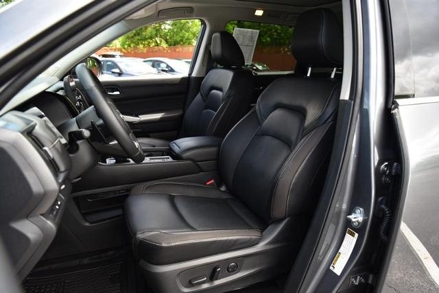 2023 Nissan Pathfinder Vehicle Photo in Ballwin, MO 63011