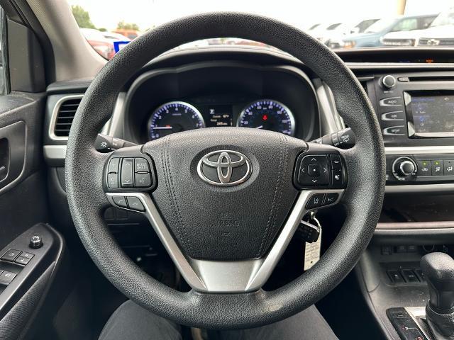 2017 Toyota Highlander Vehicle Photo in Grapevine, TX 76051