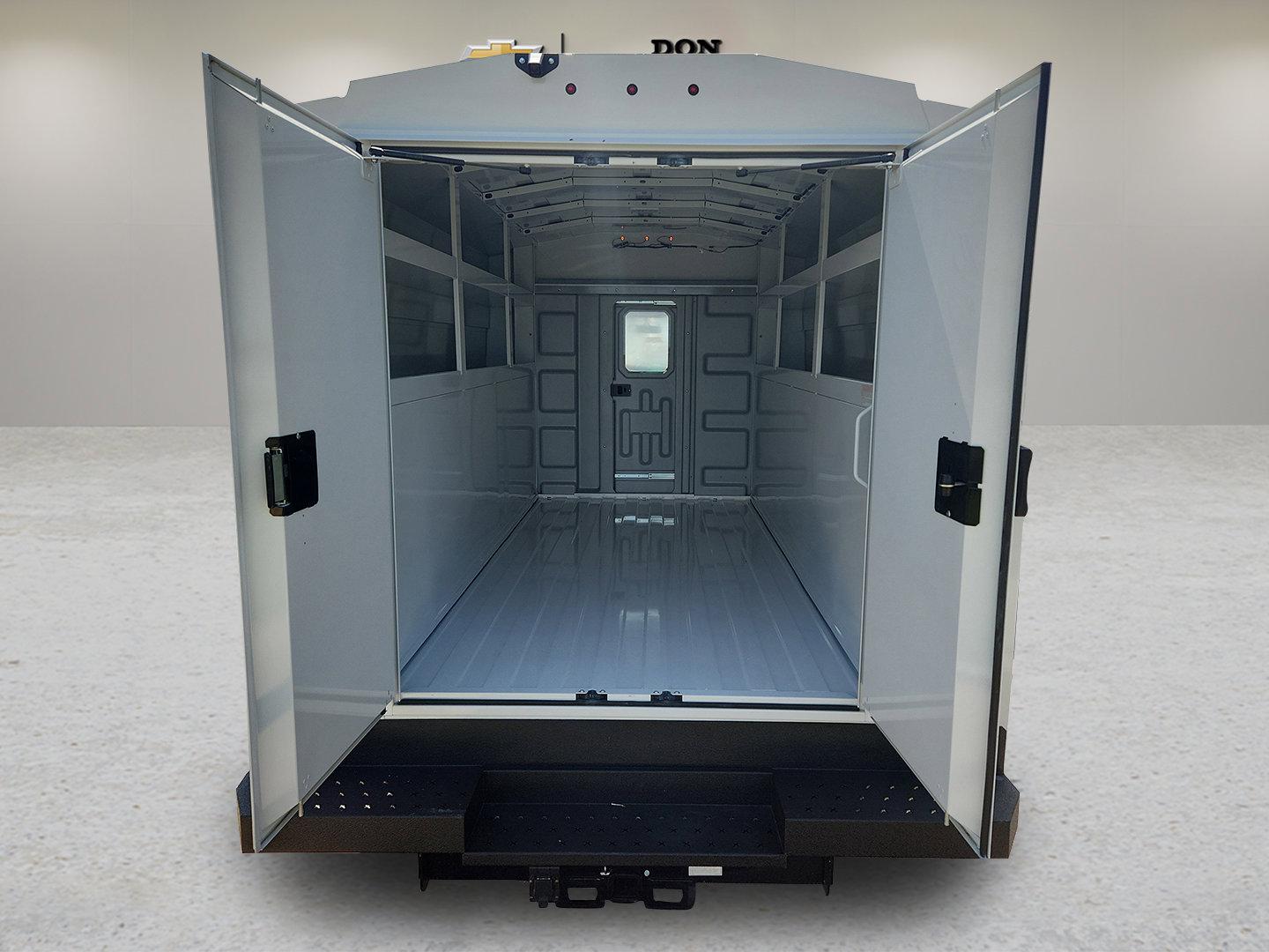 2025 Chevrolet Express Cutaway 3500 Vehicle Photo in GEORGETOWN, TX 78626-7508