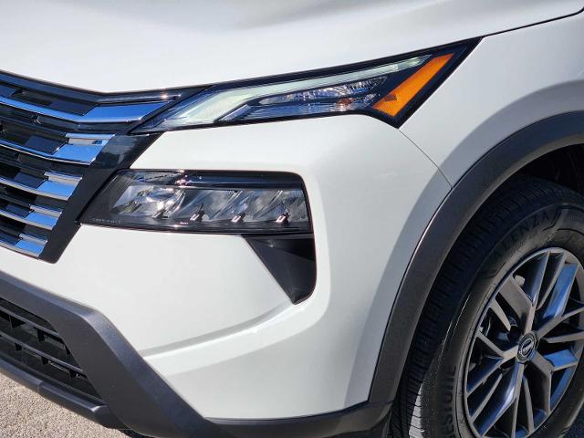 2024 Nissan Rogue Vehicle Photo in DENTON, TX 76210-9321