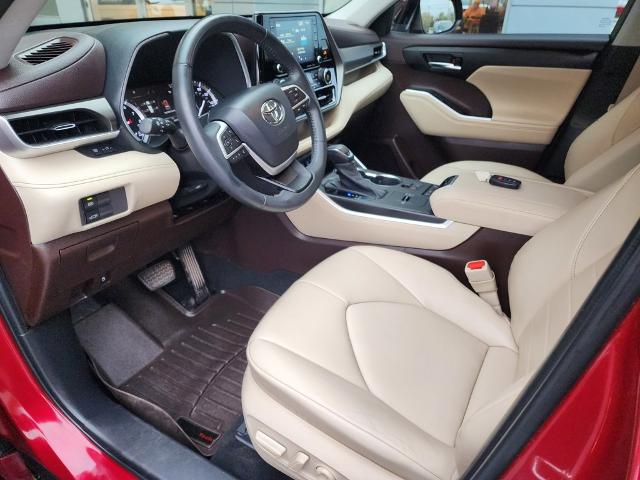 2022 Toyota Highlander Vehicle Photo in PARIS, TX 75460-2116