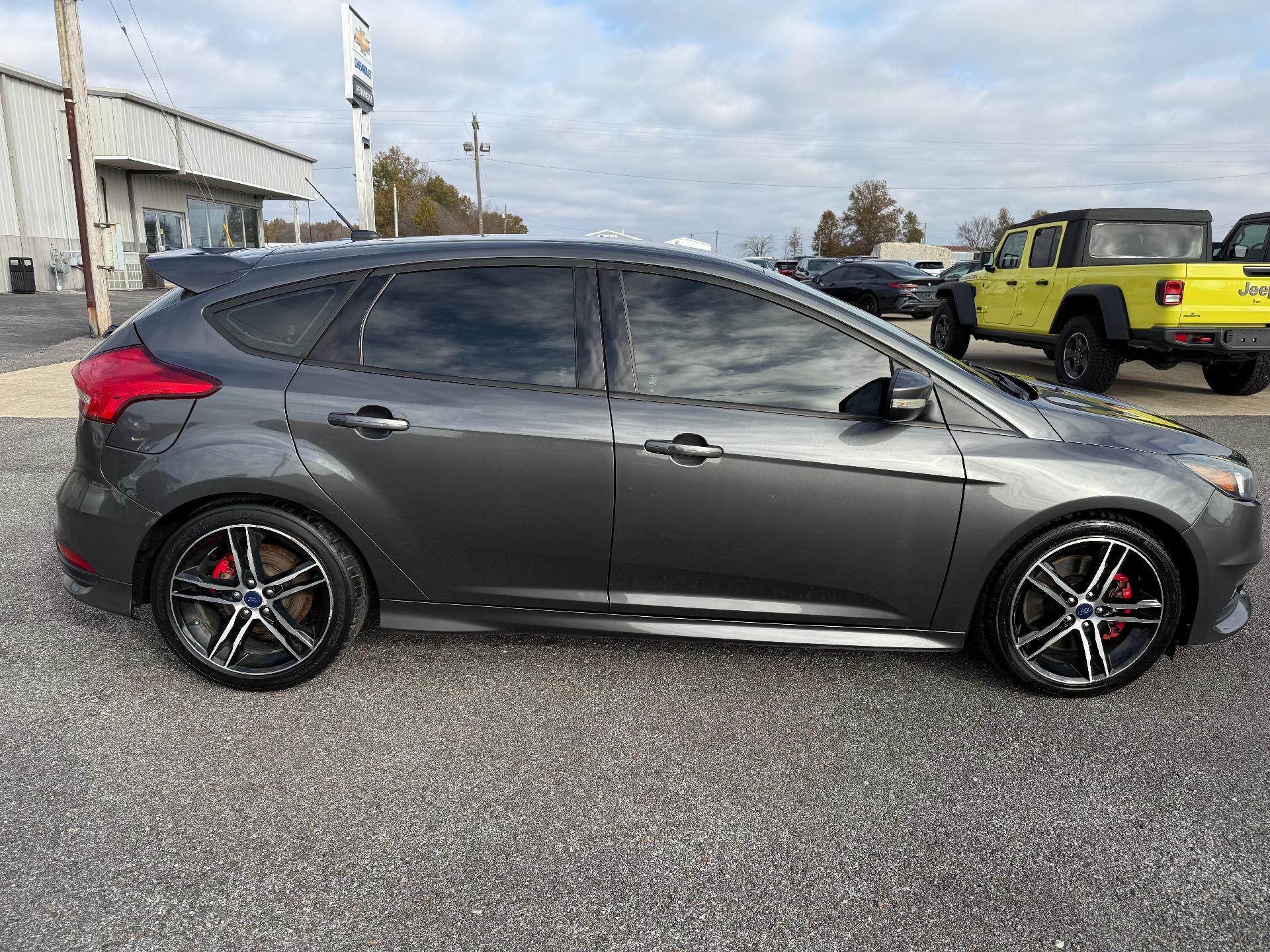 Used 2017 Ford Focus ST with VIN 1FADP3L95HL256966 for sale in Salem, IL