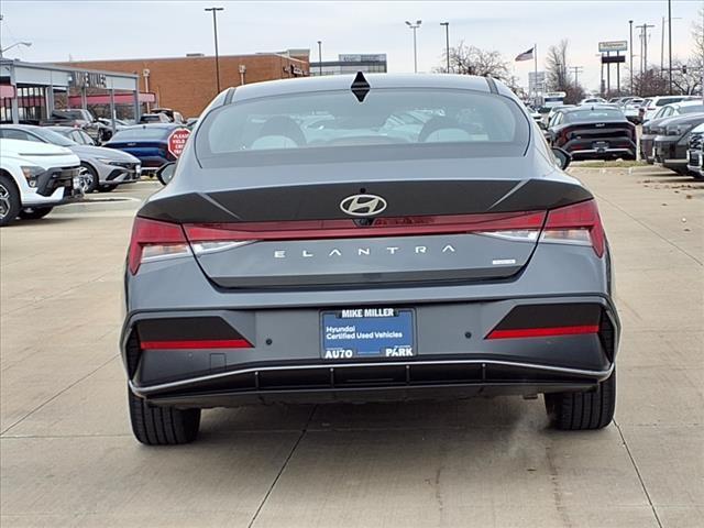 2024 Hyundai ELANTRA Hybrid Vehicle Photo in Peoria, IL 61615