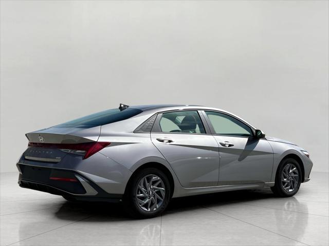 2025 Hyundai ELANTRA Hybrid Vehicle Photo in Green Bay, WI 54304