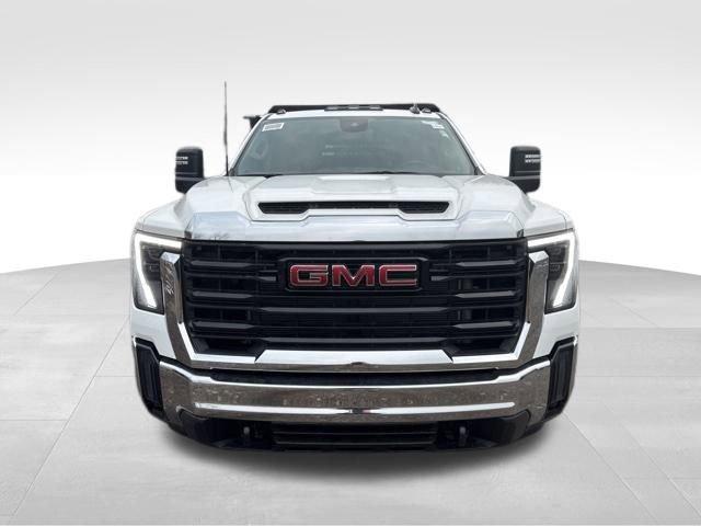 2025 GMC Sierra 3500 HD Chassis Cab Vehicle Photo in MEDINA, OH 44256-9631