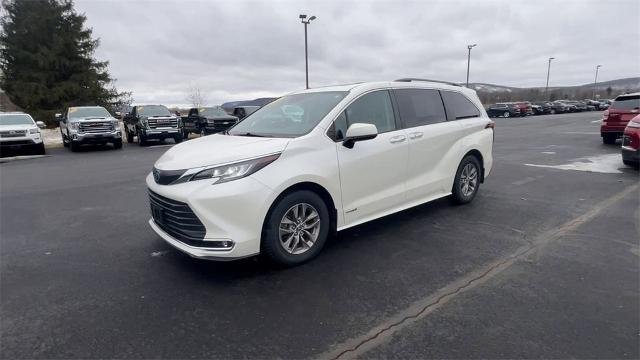 2021 Toyota Sienna Vehicle Photo in TULLY, NY 13159-3159