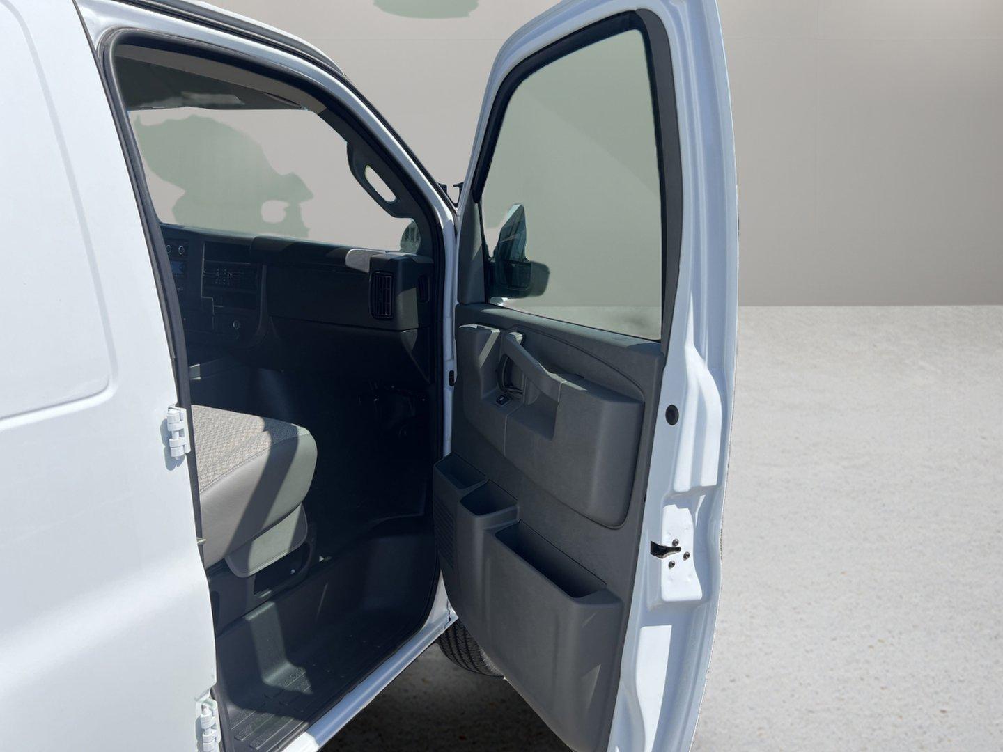 2025 Chevrolet Express Cargo 2500 Vehicle Photo in GEORGETOWN, TX 78626-7508