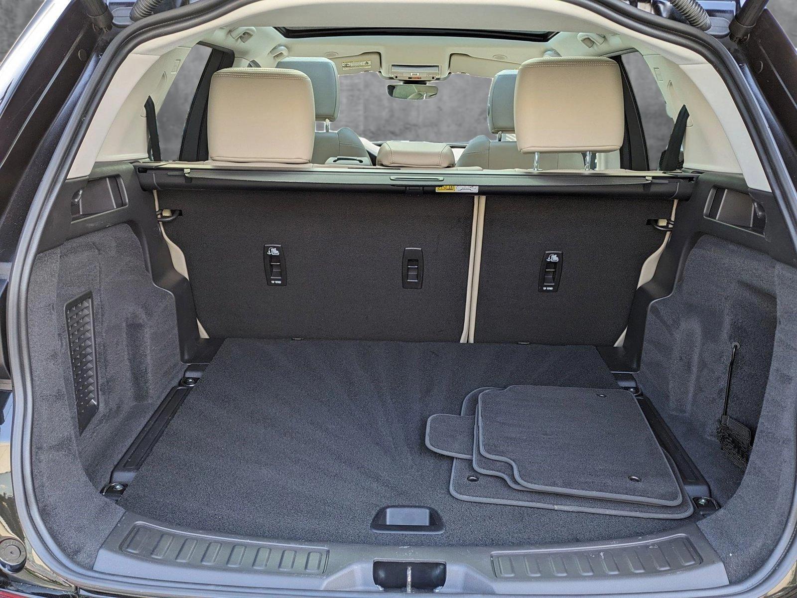 2025 Land Rover Discovery Sport Vehicle Photo in Bethesda, MD 20852