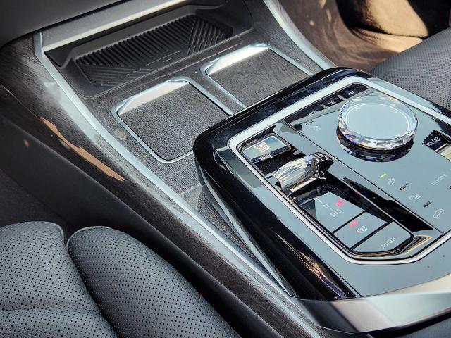 2024 BMW 740i xDrive Vehicle Photo in PLANO, TX 75024
